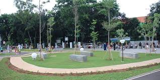 Merawat Taman Kota Lebih Bersinar